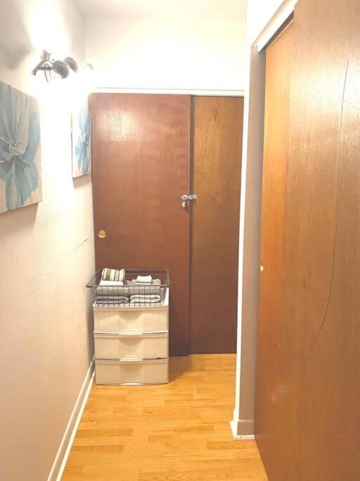 Entire Loft - Elevator - Balcony - Free P - 10m Downtown