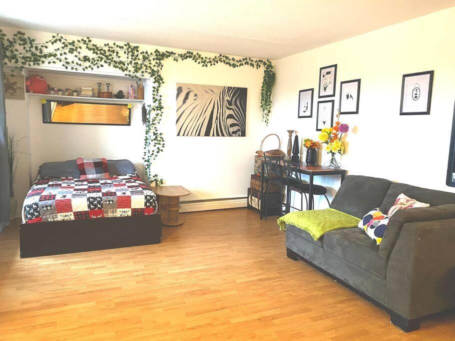 Entire Loft - Elevator - Balcony - Free P - 10m Downtown