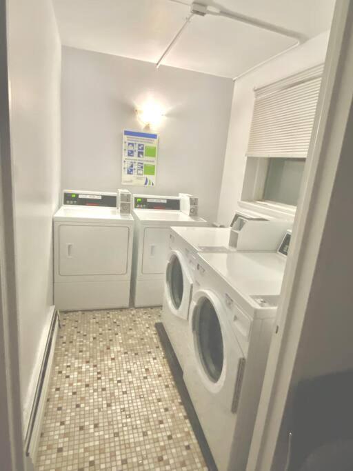 Entire Loft - Elevator - Balcony - Free P - 10m Downtown Apartment